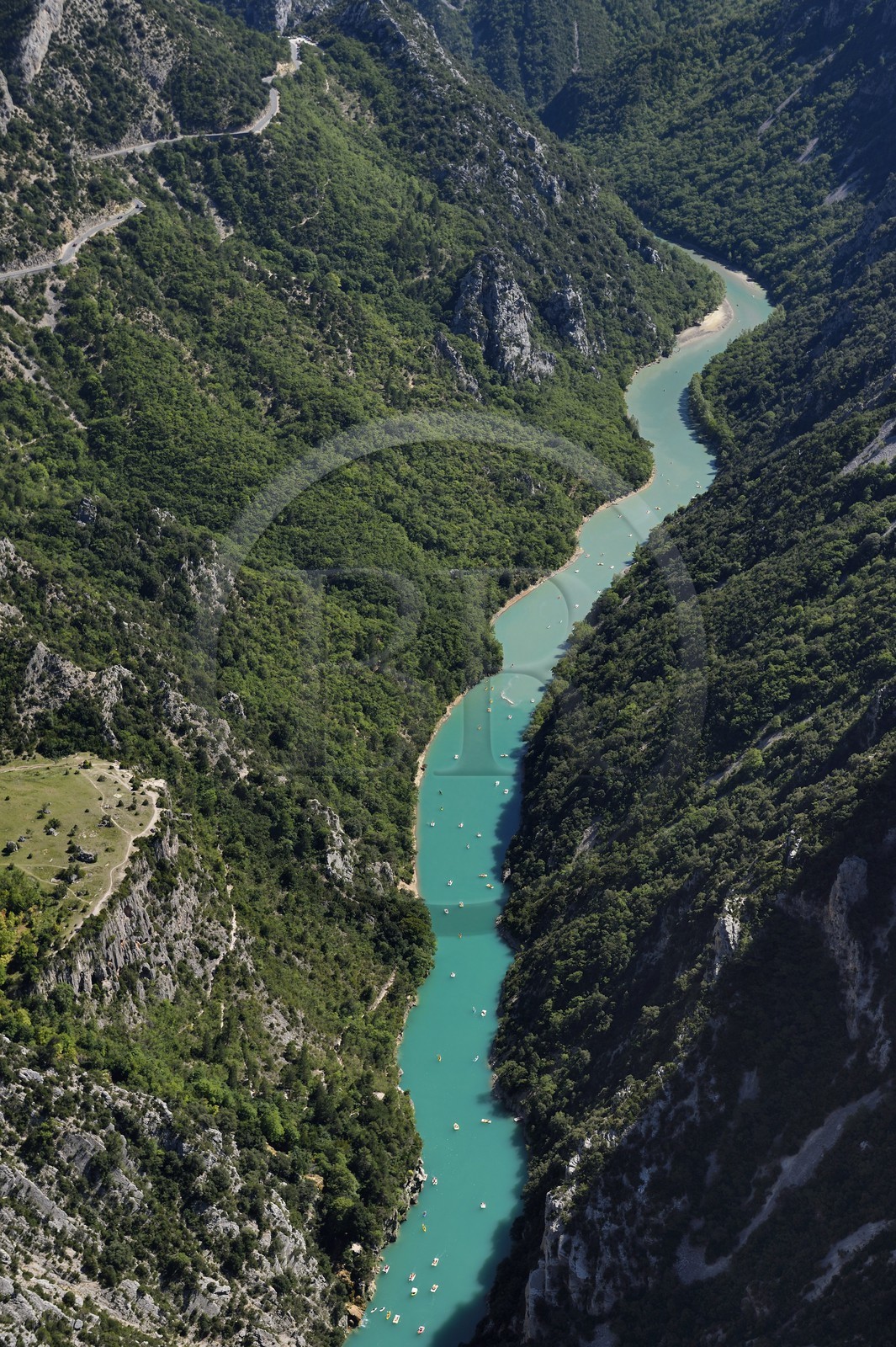 Var (83) rive gauche et Alpes-de-Haute-Provence (04) rive droite, Parc Naturel Régional du Verdon, le Grand Canyon des Gorges du Verdon (vue aérienne)