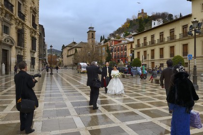 Spain, Andalusia, Granada, wedding on the Plaza Nueva dominated by the Alcazaba of the Alhambra