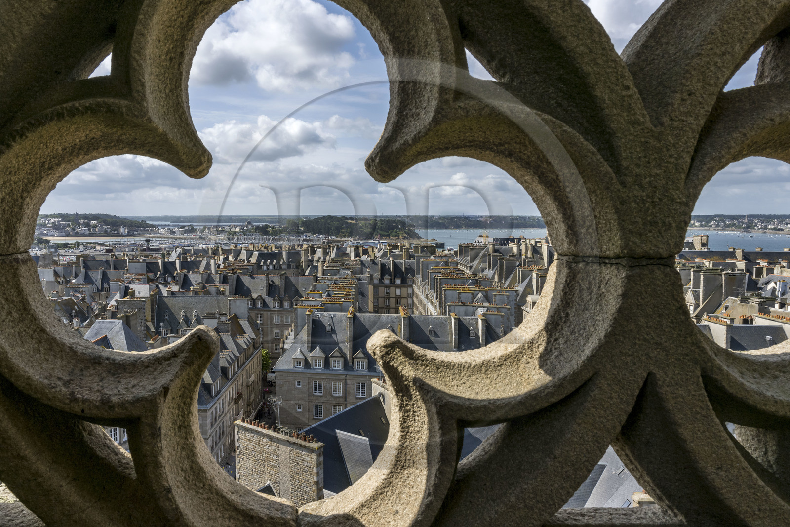France, Ille-et-Vilaine (35), Côte d'Emeraude, Saint-Malo, Cathédrale Saint-Vincent de Saint-Malo, vue sur la ville depuis le haut du clocher