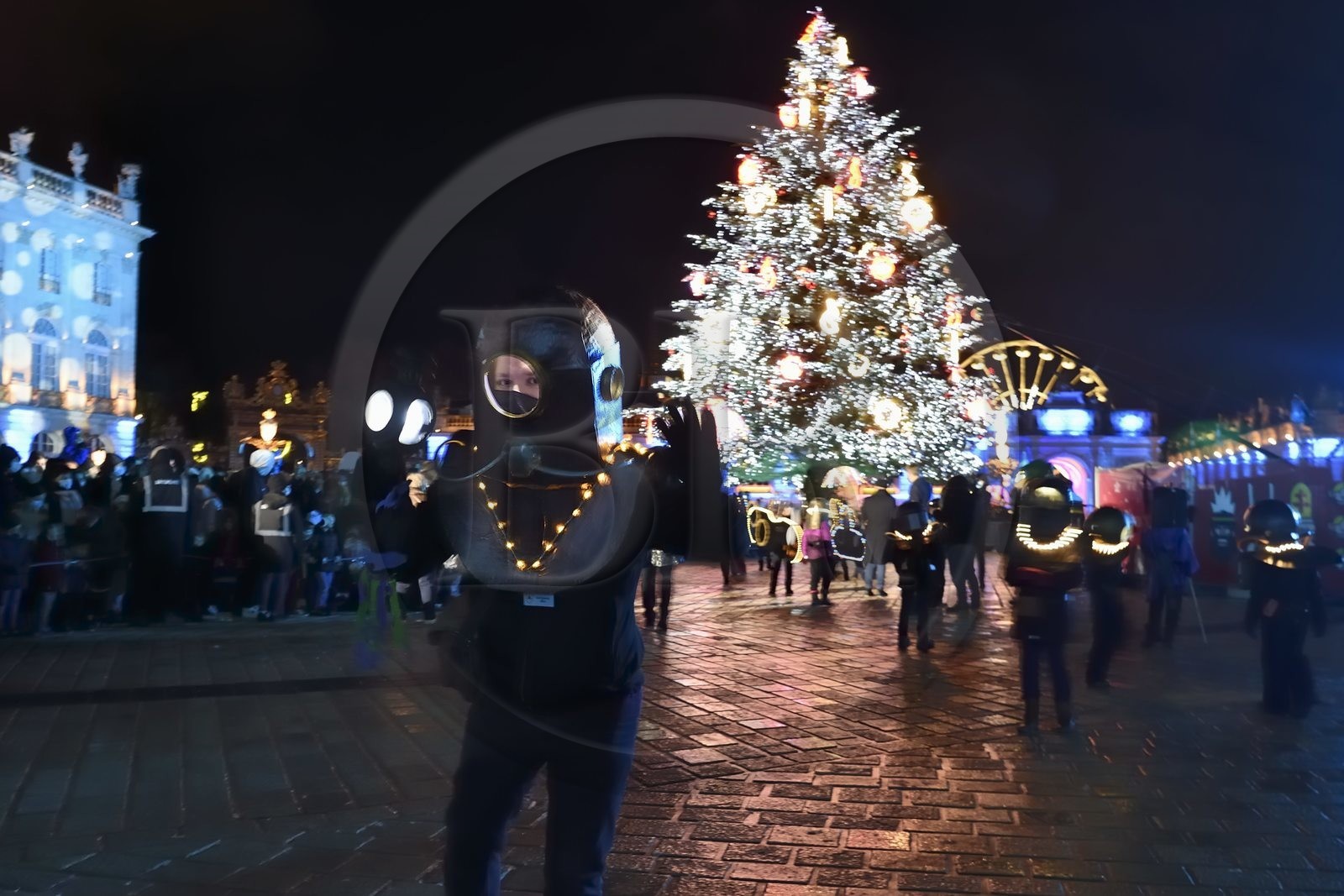 France, Meurthe-et-Moselle (54), Nancy, place Stanislas, le défilé de la Saint-Nicolas, les enfants des MJC dans le grand bain avec 20 000 lieues sous les mers avec Jules Verne