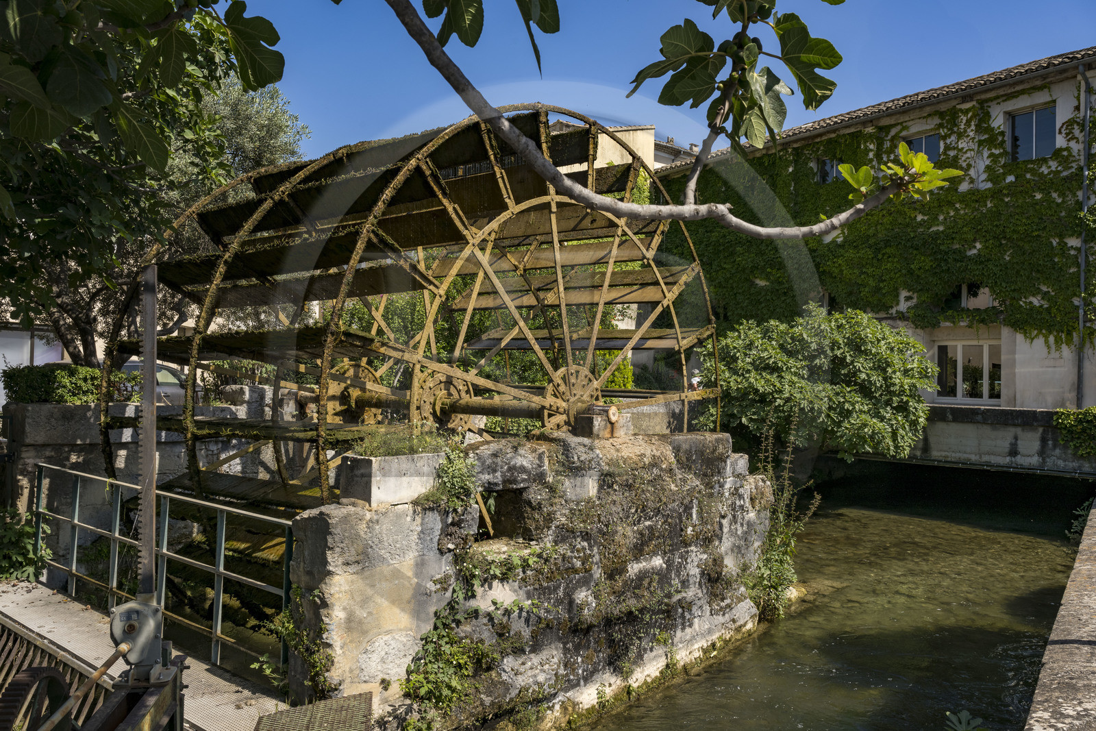 France, Vaucluse, L'Isle sur la Sorgue, old water mill wheel of the Brun de Vian-Tiran factory