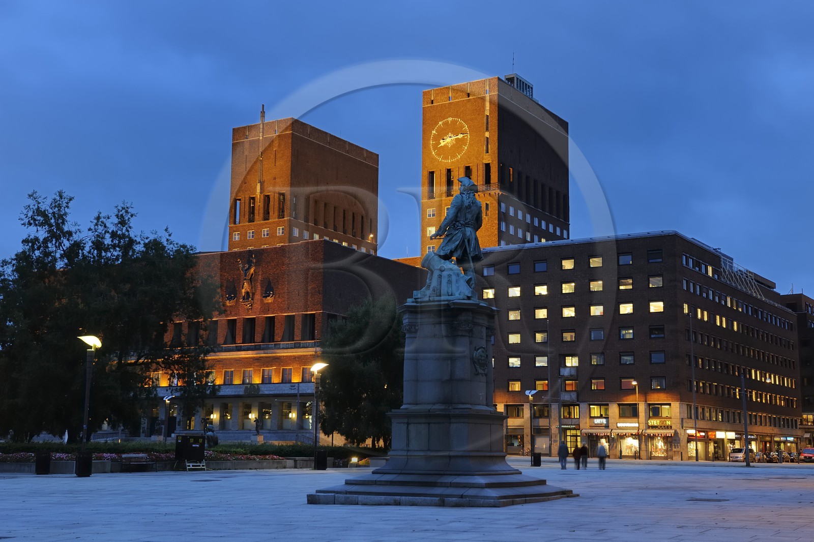 Norway, Oslo, the Town Hall (Radhuset) and Peter Jansen Wessel statue alias Tordenskjold, naval hero