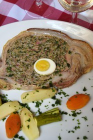 France, Alpes-Maritimes (06), Nice, quartier du Vieux Nice, restaurant l'Escalinada, lou piech, poche de veau farcie