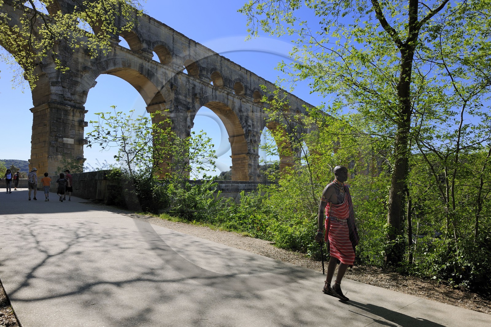 France, Gard (30), Massai devant le Pont du Gard classé Patrimoine Mondial de l'UNESCO, aqueduc romain