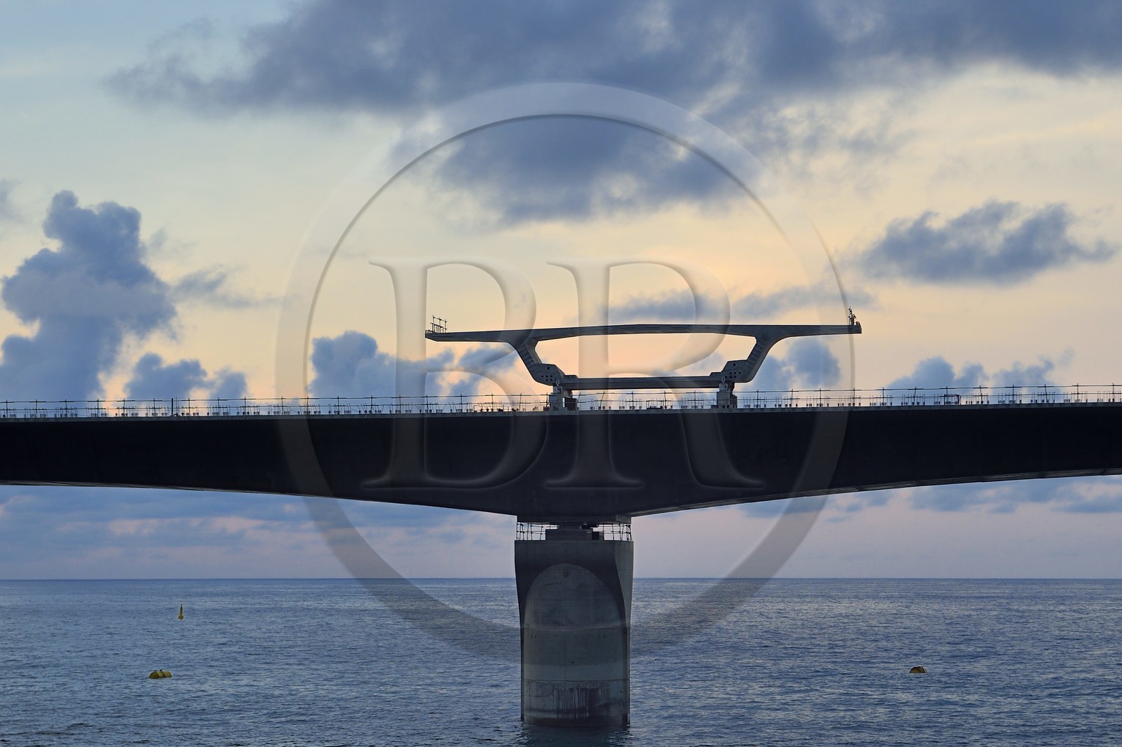 France, Ile de la Reunion, La Possession, chantier de la Nouvelle Route du Littoral (NRL), viaduc maritime long de 5,4 km entre la capitale Saint-Denis et le principal port de commerce à l’Ouest