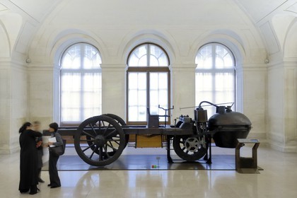 France, Paris (75), musée des Arts et Métiers dans l'église Saint-Martin des Champs, Fardier à vapeur de Nicolas Joseph Cugnot, 1770