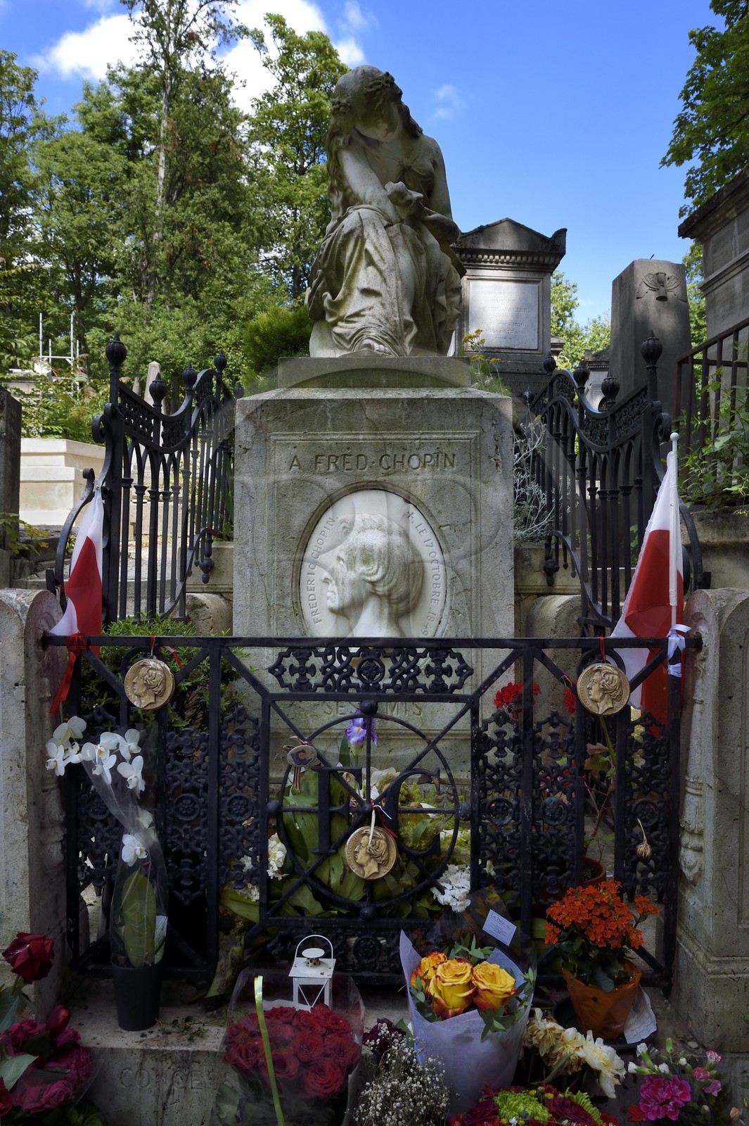 France, Paris (75), cimetière du Père-Lachaise, la tombe de Frédéric Chopin surmonté par une pleureuse