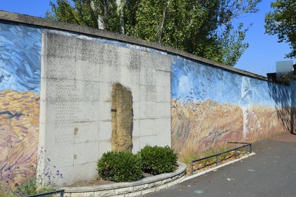 France, Rhône (69), Lyon, Mémorial Prison de Montluc, Jean Moulin héro de la Résistance sur un mur peint à l'extérieur de l'enceinte