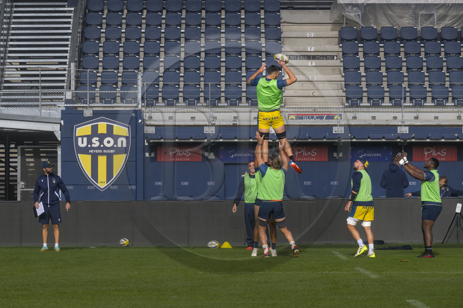 France, Nièvre, Sermoise-sur-Loire, Pré-Fleuri stadium, training session of USON Nevers Rugby players