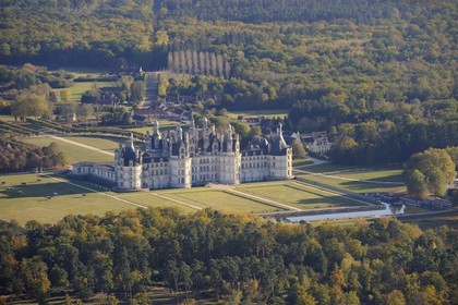 France, Loir et Cher (41), Vallée de la Loire classée Patrimoine Mondial de l' UNESCO, château de Chambord (vue aérienne)