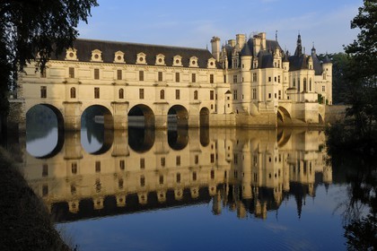 France, Indre-et-Loire (37), château de Chenonceau de style Renaissance qui enjambe le Cher, édifié de 1513 à 1521