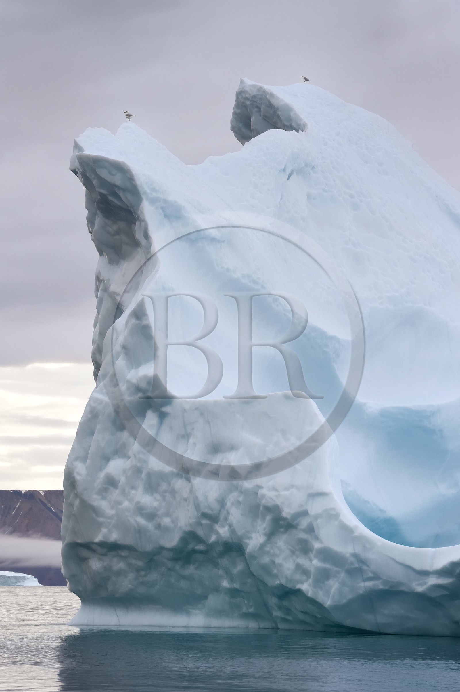 Groenland, cote Nord-Ouest, mer de Baffin, iceberg dans Inglefield Fjord vers Qaanaaq