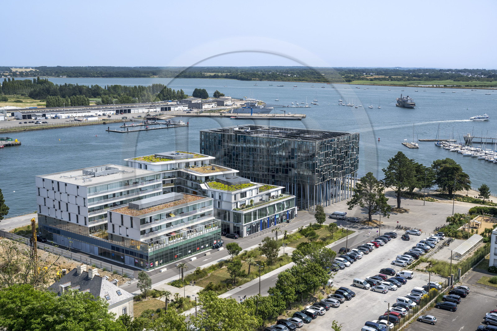 France, Morbihan (56), Lorient, le Péristyle, quartier natal de la ville mais détruit par les bombardement, est tourné vers la rade