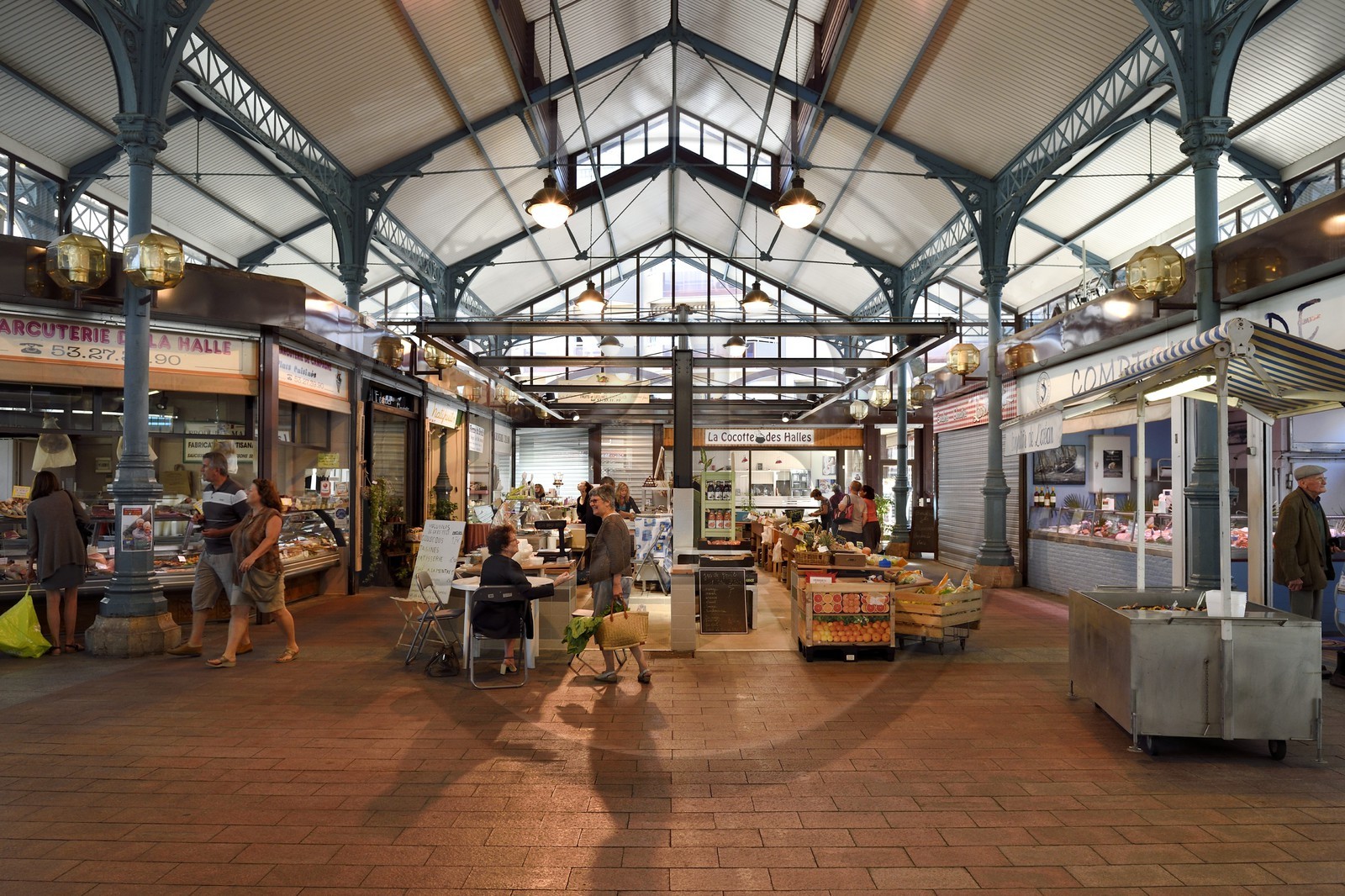 France, Dordogne, purple Perigord, Bergerac, the covered market