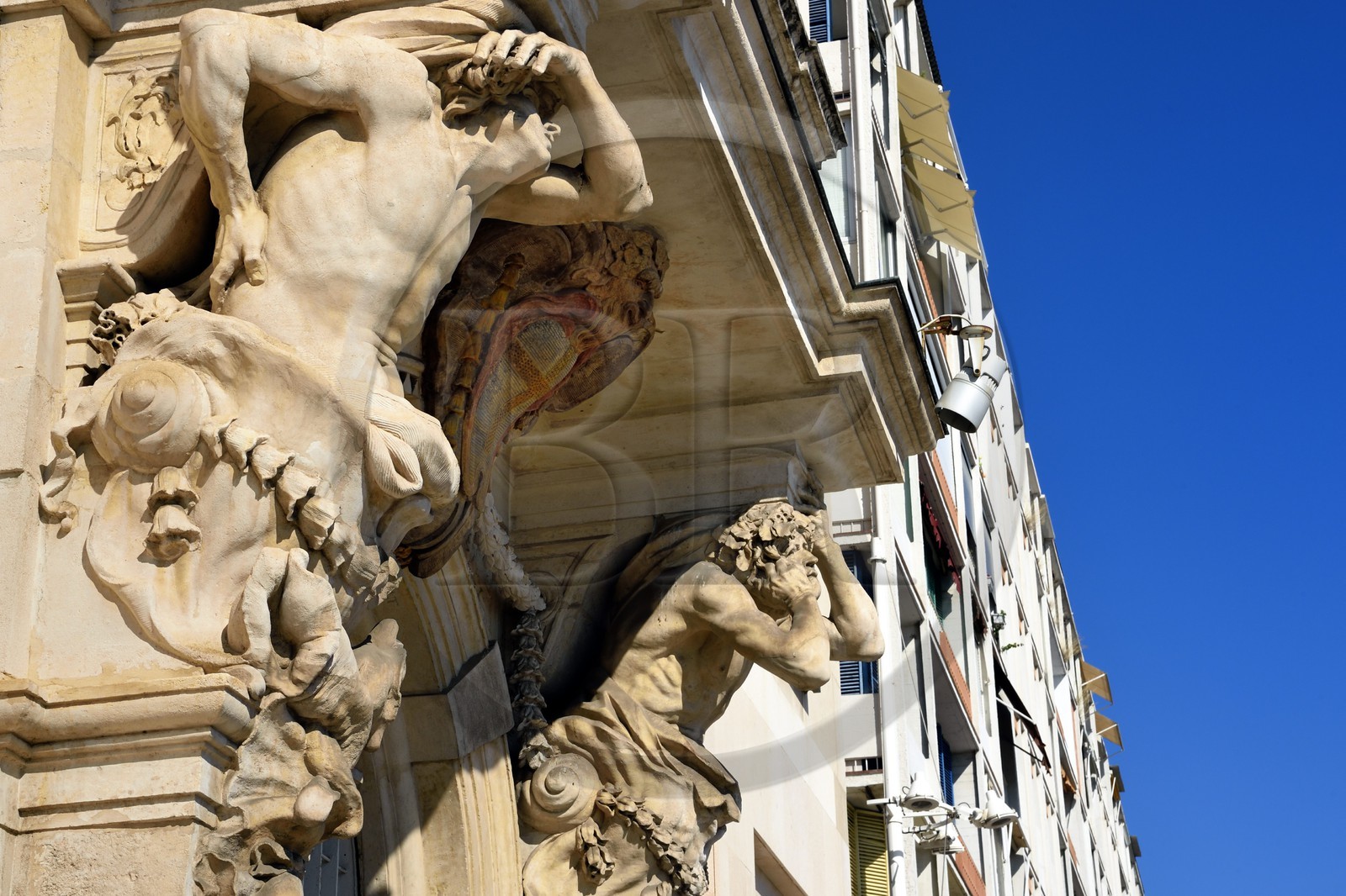 France, Var (83), Toulon, Atlantes de Pierre Puget (XVIIe siècle) autour de la porte de l'ancien Hotel de Ville quai Cronstadt