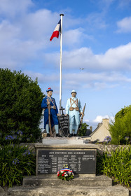 France, Finistère (29), Mer d'Iroise, Ile de Molène, le monument aux morts