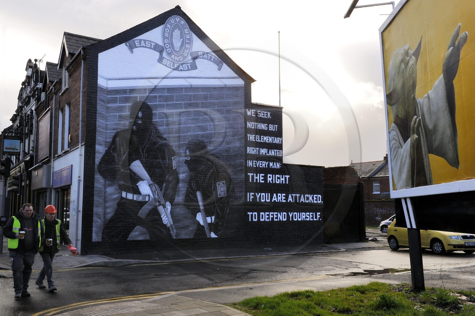 Royaume-Uni, Irlande du Nord, Belfast Est, les quartiers loyalistes protestants, Newtownards Road, fresque murale politique à la gloire des milices loyalistes