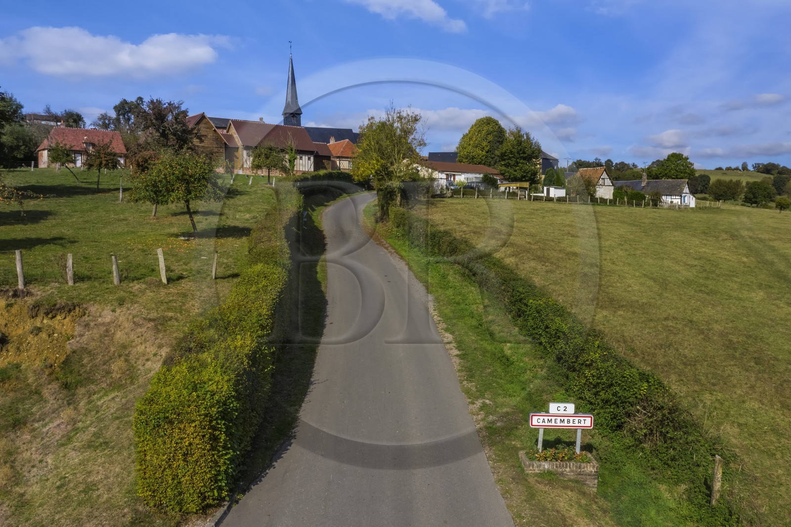 France, Orne (61), Pays d'Auge, village de Camembert (vue aérienne)