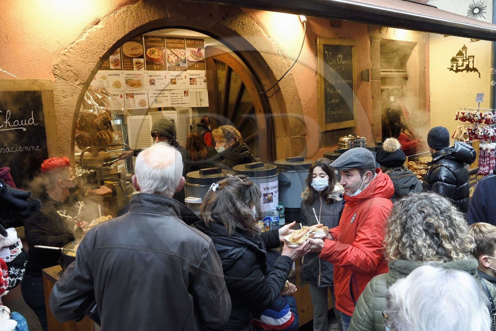 France, Haut-Rhin (68), Kaysersberg, vente à emporter dans la rue