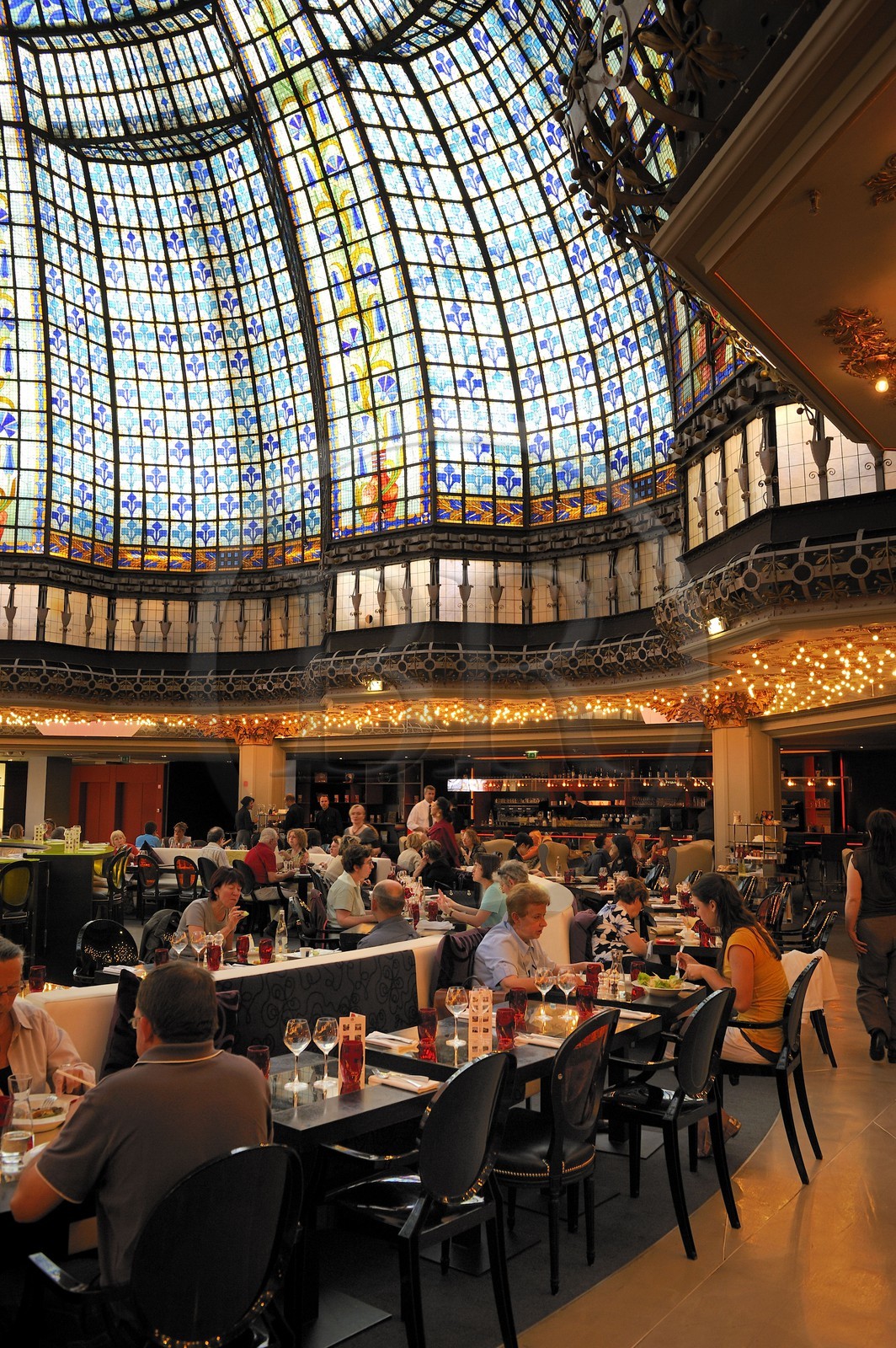 France, Paris (75), Verrière de la coupole et le restaurant du magasin Printemps boulevard Haussmann