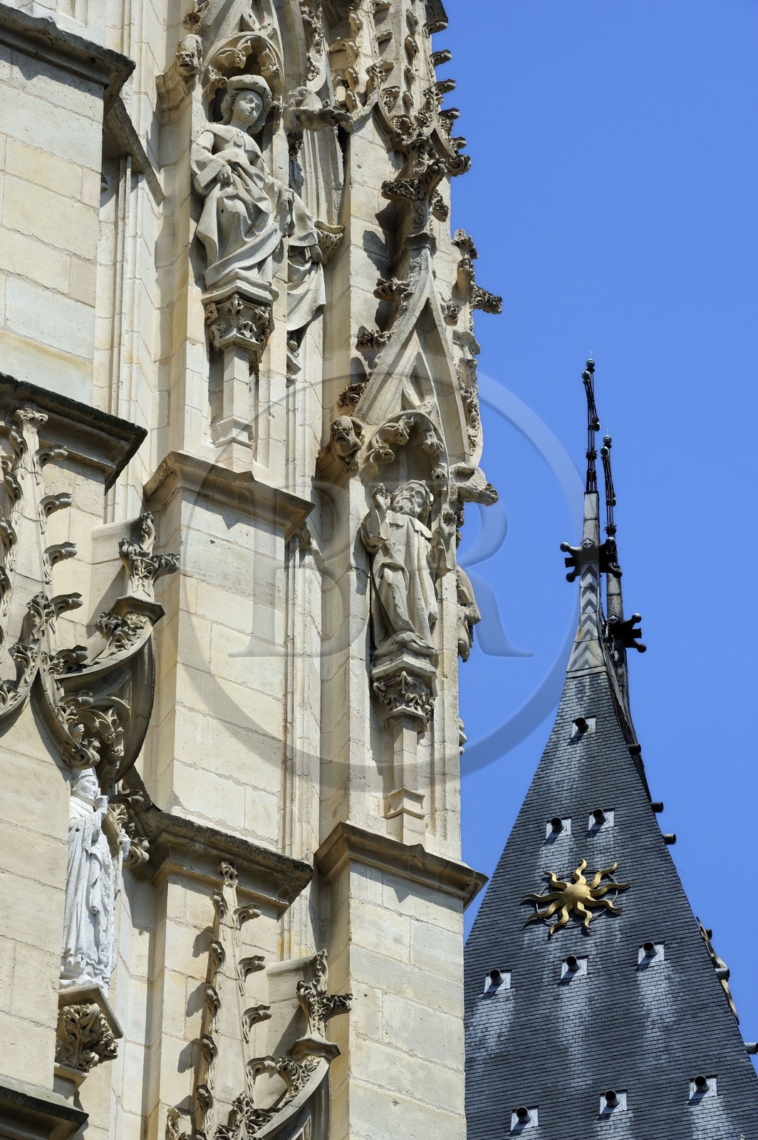 France, Seine-Maritime (76), Rouen, cathédrale Notre-Dame de Rouen, la Tour de Beurre au premier plan et la Tour Saint-Romain