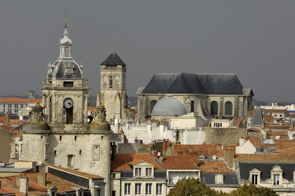 France, Charente-Maritime (17), La Rochelle, la Grosse Horloge sur le Vieux Port