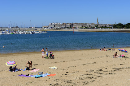 France, Ille-et-Vilaine (35), Côte d'Emeraude, Saint-Malo, quartier Saint-Servan, la plage de l'Anse des Sablons