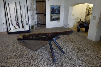 France, Dordogne (24), Périgord Noir, vallée de la Dordogne, Castelnaud-la-Chapelle labellisé Les Plus Beaux Villages de France, le château de Castelnaud-la-Chapelle, le musée de la guerre au moyen-age