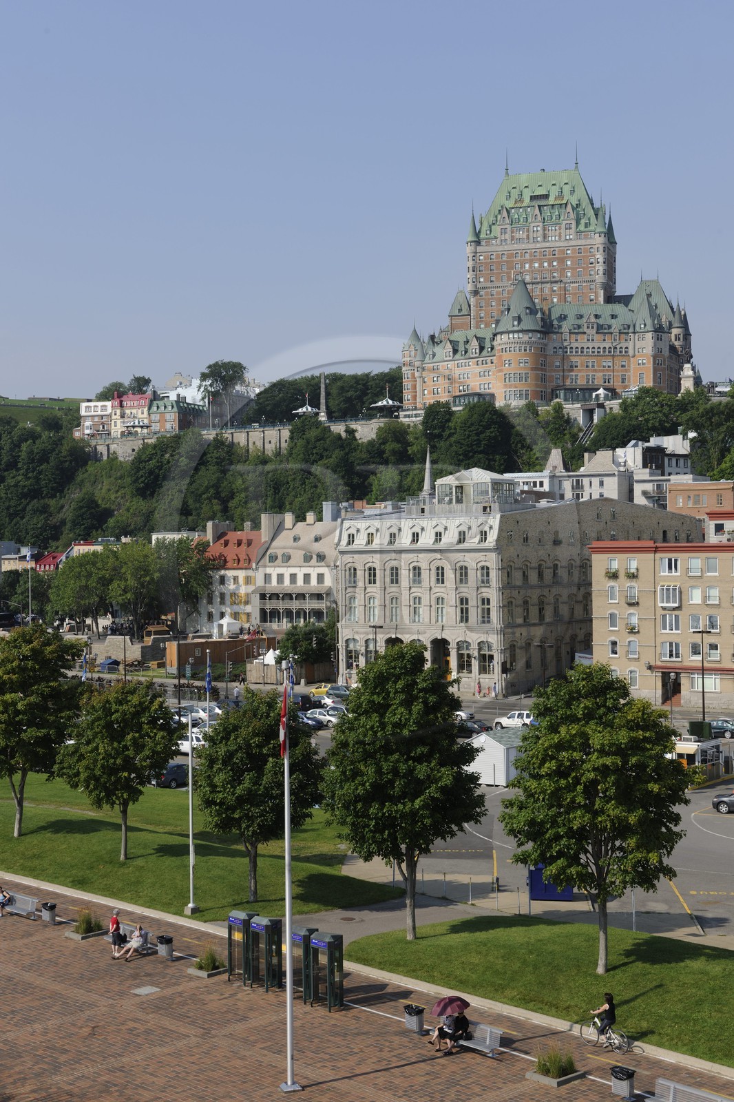 Canada, province de Québec, ville de Québec, Vieux-Québec classé Patrimoine Mondial de l' UNESCO, château Frontenac depuis le port sur le fleuve Saint-Laurent