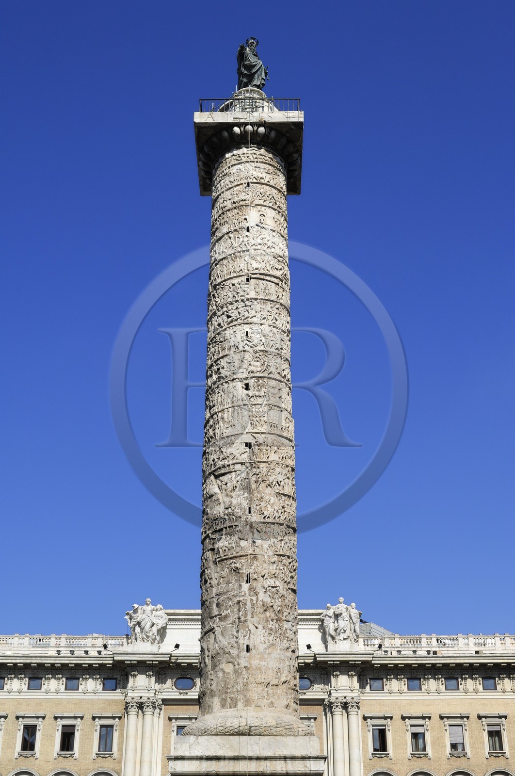 Italie, Latium, Rome, centre historique classé Patrimoine Mondial de l'UNESCO, piazza Colonna, colonne de Marc-Aurèle (Colonna di Marco Aurelio)