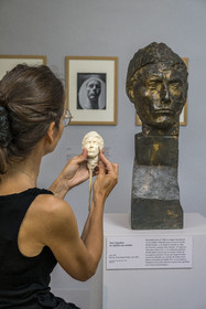 France, Paris (75), le musée du sculpteur Antoine Bourdelle, sculptrice reproduisant la tête d'Apollon au combat (bronze)