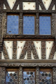 France, Bas Rhin (67), Saverne, détail de la façade de la Maison à colombage Katz du XVIIème siècle