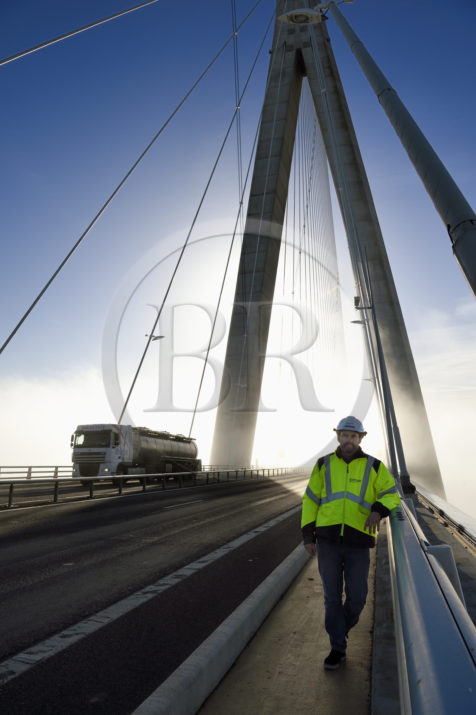 France, entre Calvados (14) et Seine-Maritime (76), le Pont de Normandie enjambe la Seine, Julien Bérard des services techniques de la CCI Seine Estuaire