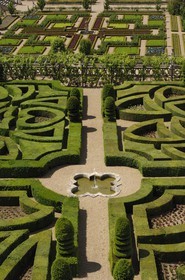 France, Indre-et-Loire (37), vallée de la Loire classée Patrimoine Mondial de l'UNESCO, les jardins à la française du château de Villandry, propriété d'Angélique et Henri Carvallo