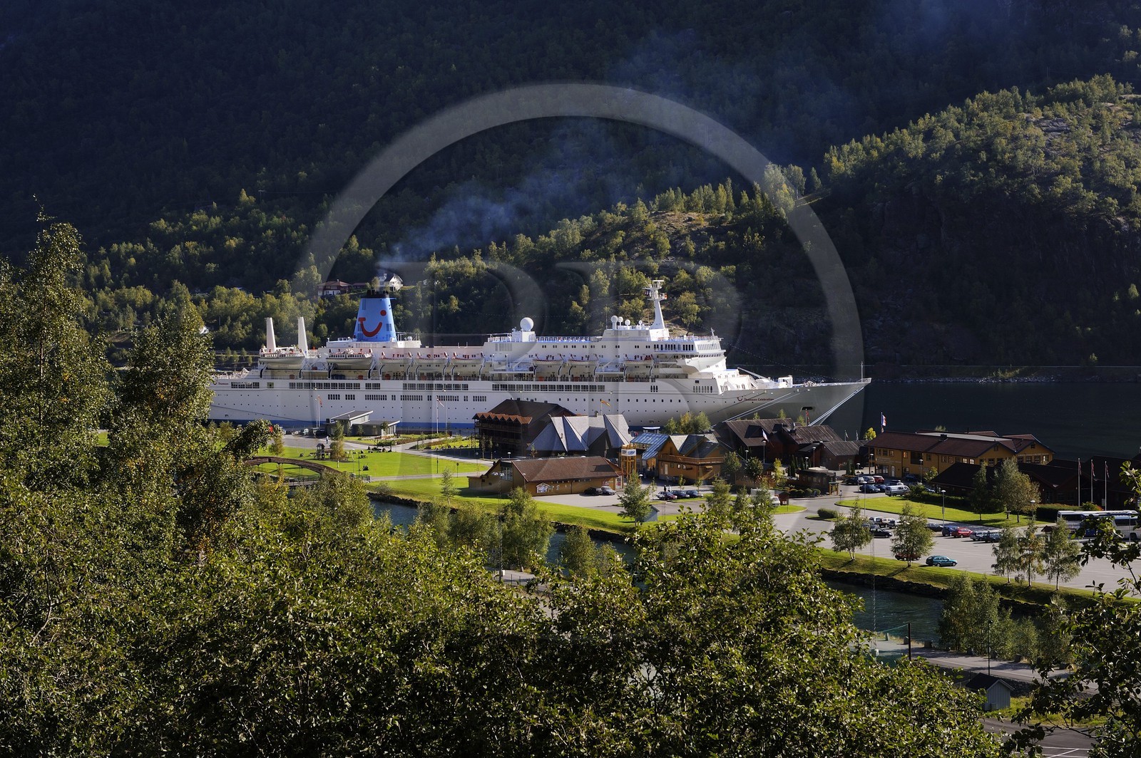 Norvège, Flam dans le fjord Aurland, bateau de croisière à quai