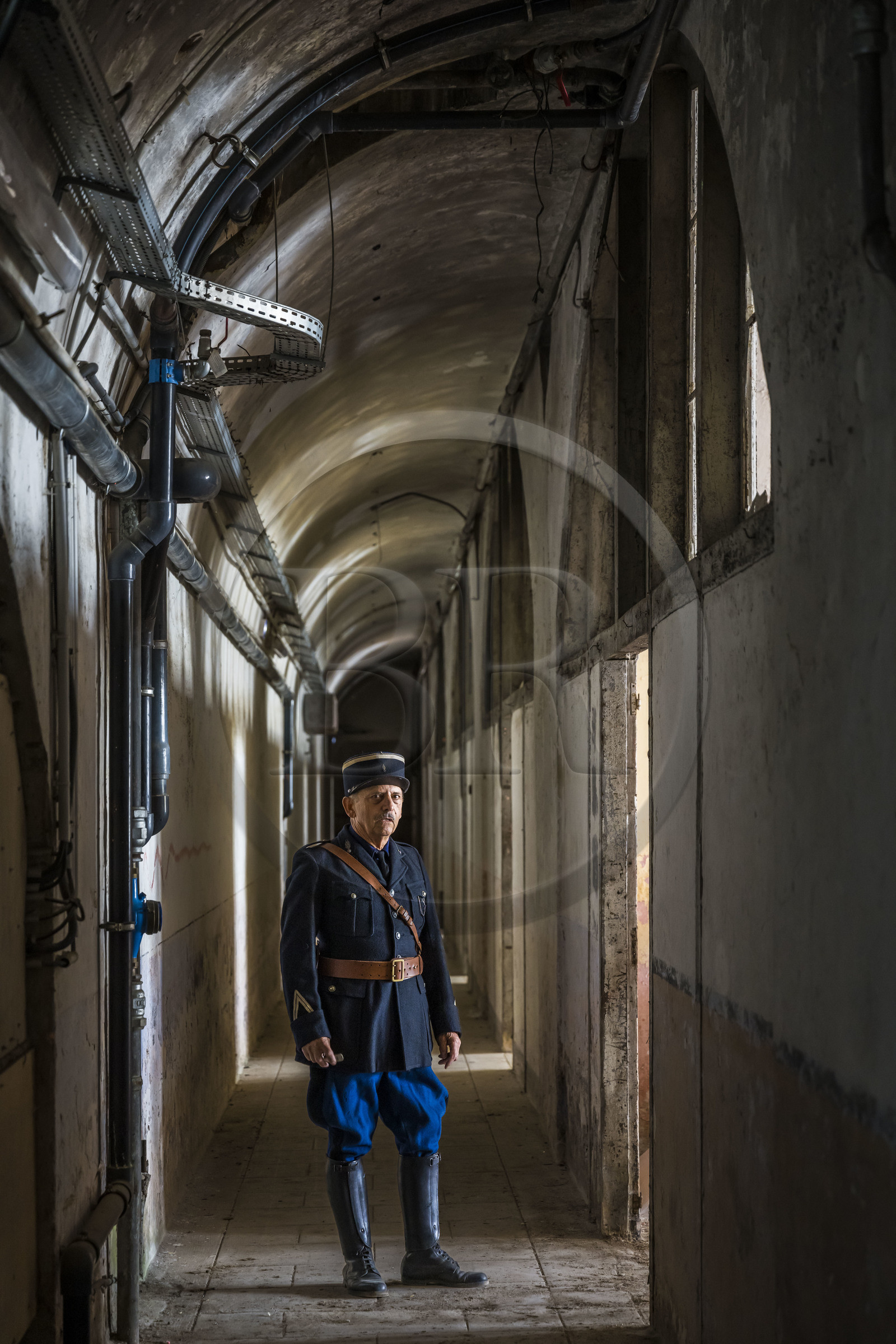 France, Alpes-Maritimes (06), Eze, Fort de la Revère dans le Parc forestier de la Grande Corniche et construit entre 1882 et 1885, Alain Fine en uniforme de garde-mobile de 1942