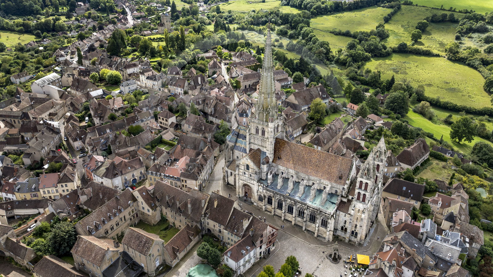 France, Saône-et-Loire (71), Autun, la cathédrale Saint-Lazare (vue aérienne)