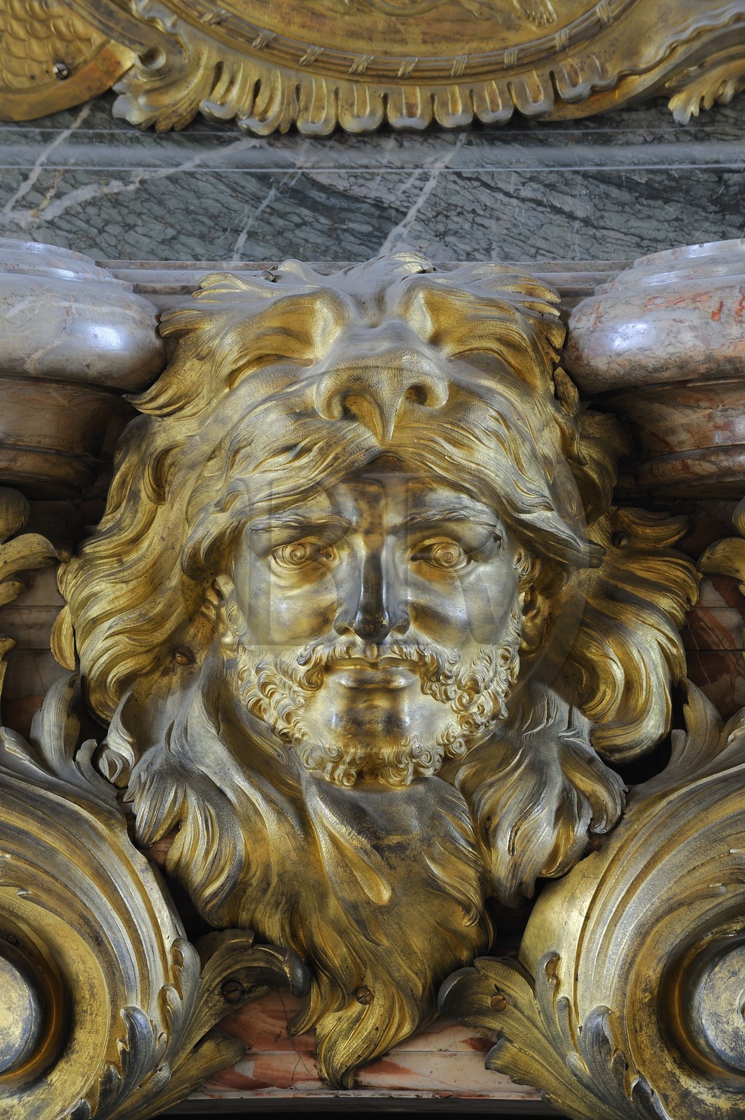 France, Yvelines (78), château de Versailles, classé Patrimoine Mondial de l'UNESCO, Salon d'Hercule, détail de la cheminée