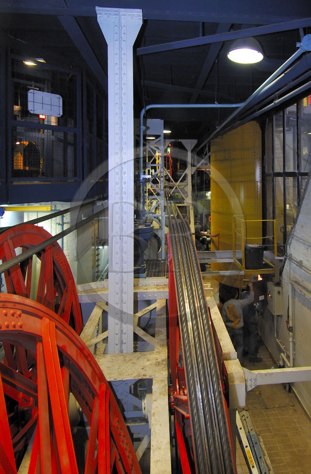 France, Paris (75), la Tour Eiffel, la machinerie des ascenseurs