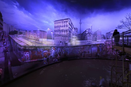 Allemagne, Berlin, le Panorama Asisi, le quotidien de chaque côté du Mur de Berlin un jour d'automne des années 1980 par l'artiste Yadegar Asisi