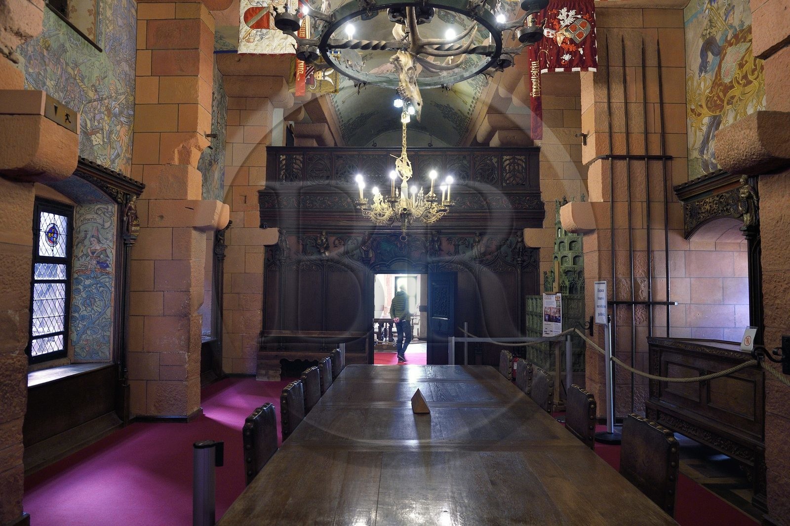 France, Bas-Rhin (67), Orschwiller, le chateau du Haut-Koenigsbourg, la salle du Kaiser est la salle d'honneur pour les receptions et banquets