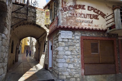 France, Alpes-Maritimes (06), Peille, ancienne boucherie dans une ruelle