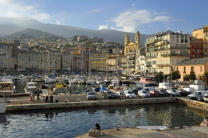 France, Haute-Corse (2B), Bastia, quartier de Terra-Vecchia, le Vieux-Port dominé par l'église Saint-Jean-Baptiste