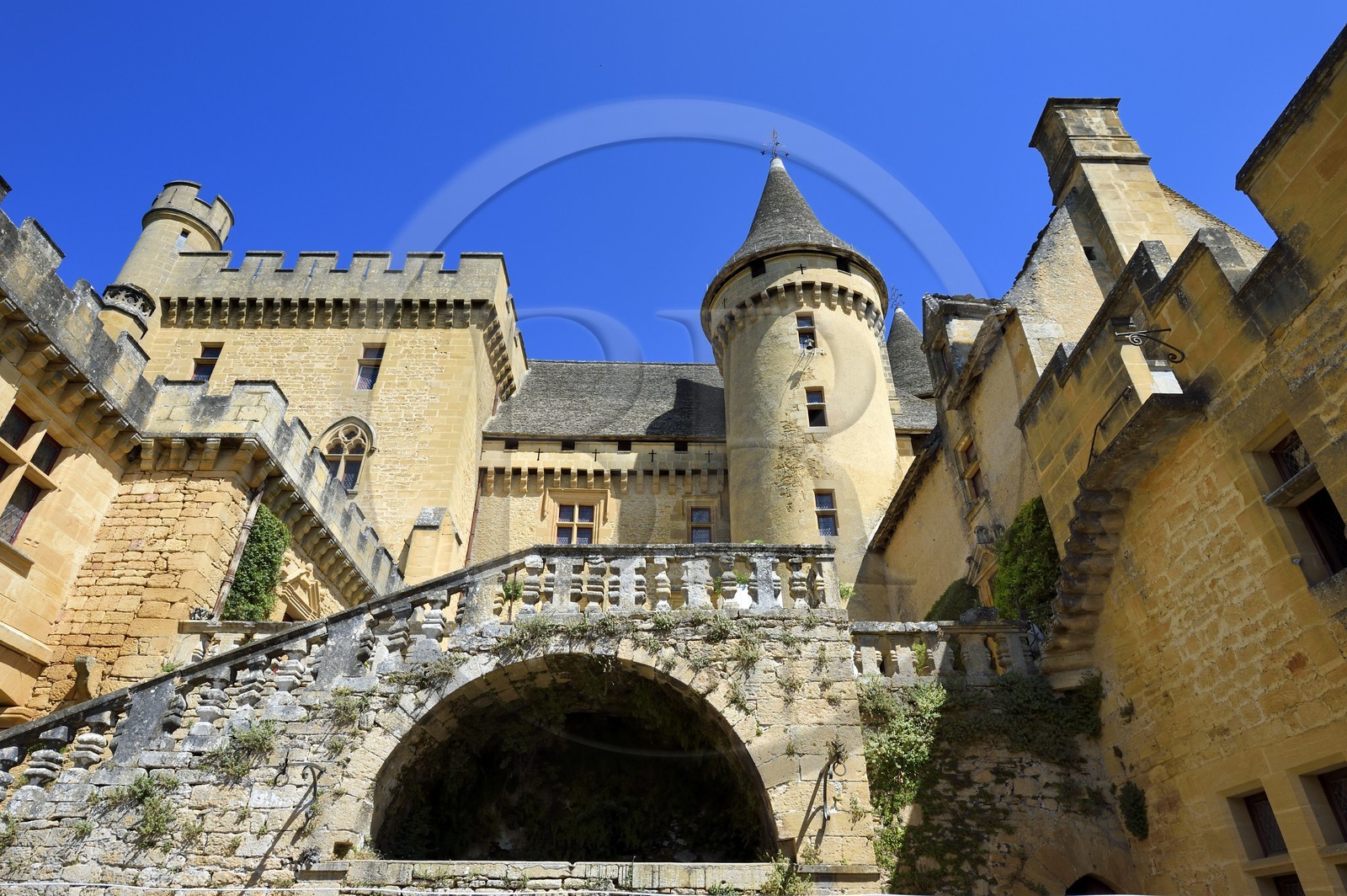 France, Dordogne (24), Périgord Noir, vallée de la Dordogne, Marquay, château de Puymartin, reconstruit au XVe siècle après la Guerre de Cent Ans