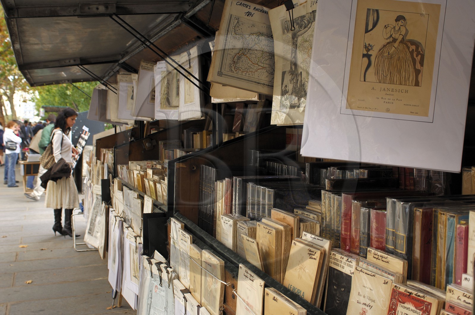 France, Paris (75), bouquinistes sur les quais  de Seine