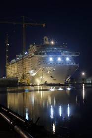 France, Loire-Atlantique (44), port de Saint-Nazaire, paquebot en construction dans les chantiers navals