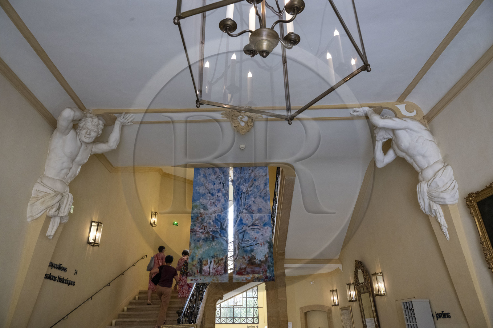 France, Bouches-du-Rhône (13), Aix en Provence, quartier Mazarin, Hotel de Caumont, hotel particulier du XVIIIème siècle devenu le Caumont Centre d'Art, atlantes soutenant la poutre maitresse du premier palier