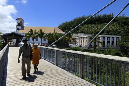 France, Ile de la Reunion, côte sud, Saint Joseph, passerelle piétonne de la rivière des remparts