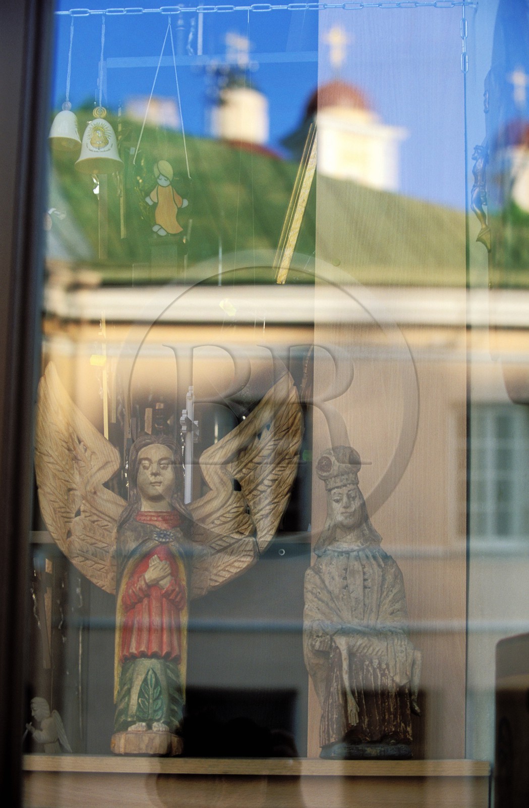 Lithuania (Baltic States), Vilnius, shop for religious objects facing the Russian orthodox Holy Spirit church