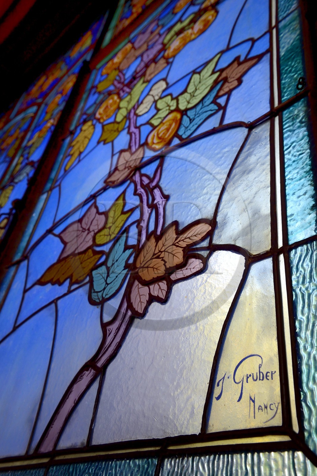 France, Meurthe-et-Moselle (54), Nancy, musée de l'Ecole de Nancy, signature de Gruber sur son vitrail